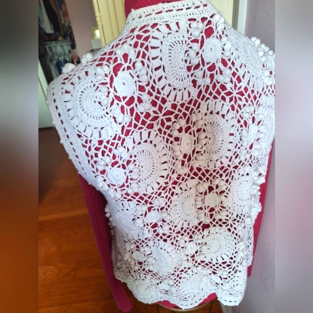 White Lace Popcorn Crochet Vest Women's - Picture 6 of 12